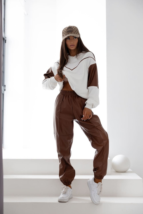 Czekoladowo-biały komplet dresowy oversize – bluza i spodnie