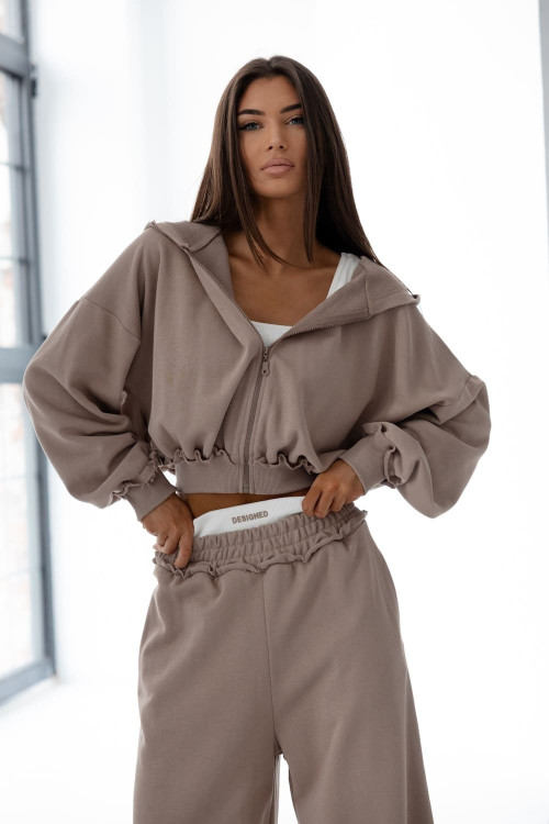 Beżowy komplet dresowy damski oversize – krótka bluza i szerokie spodnie