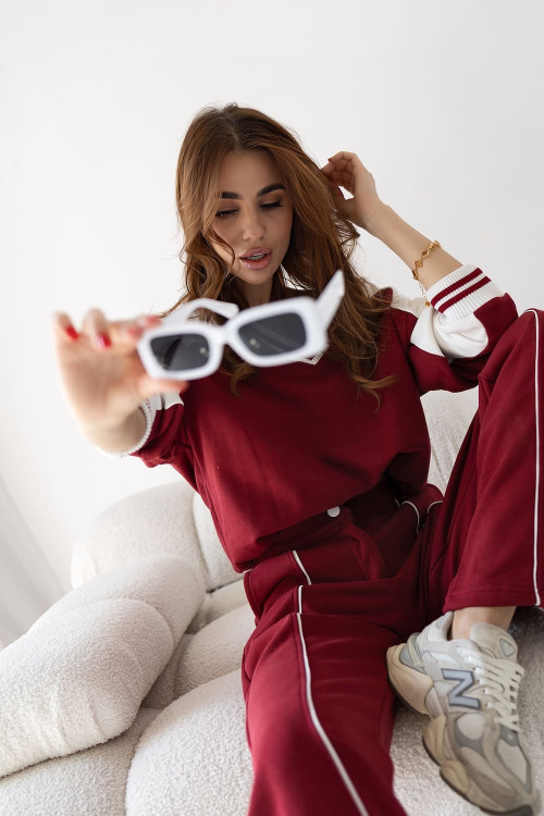Set with a V-neck sweatshirt and trousers with stripes – burgundy