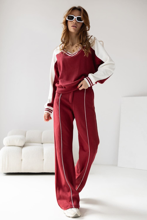 Set with a V-neck sweatshirt and trousers with stripes – burgundy